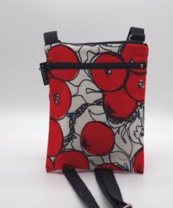 Pieni olkalaukku+ (Äppelkriget)